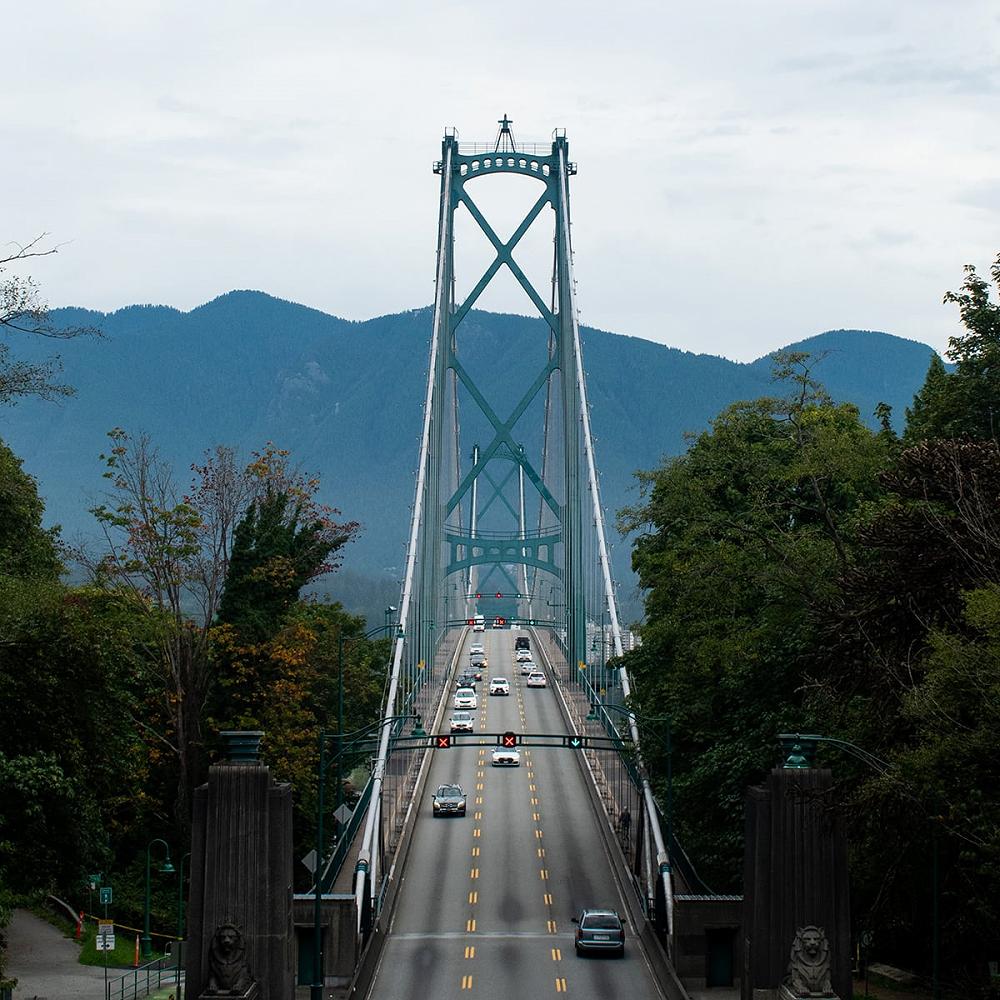 The Lions Gate bridge in Vancouver, BC stretches to the horizon, symbolizing the concept of bridging the gap between a drug/alcohol treatment program and everyday life